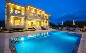 Supreme Luxury Suites